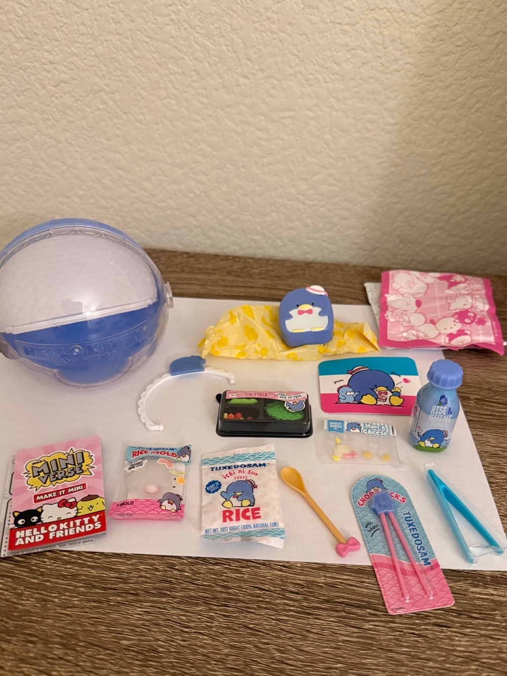 Miniverse Make It Mini HELLO KITTY & FRIENDS SERIES 4 ~Tuxedosam Bento Box